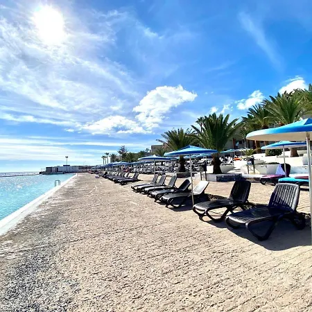 With Pool,wifi Near The Beach In Apartment