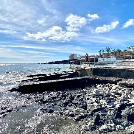 With Pool,wifi Near The Beach In