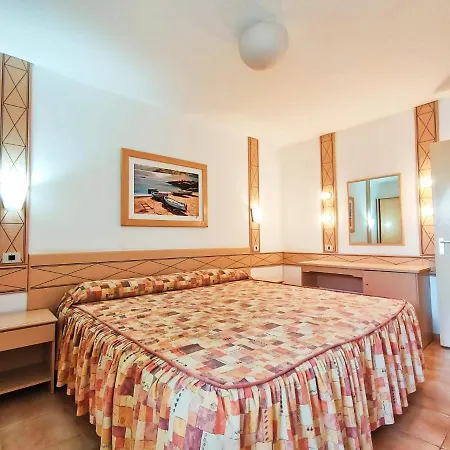 Apartment With Pool,wifi Near The Beach In *