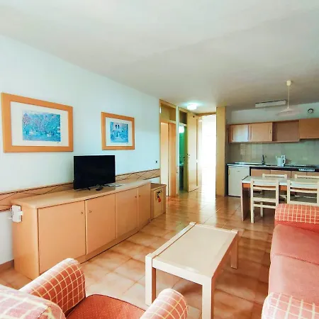 Lägenhet With Pool,wifi Near The Beach In